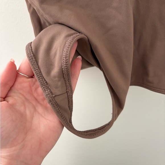 Aritzia Babaton V Neck Bodysuit Large - Picture 4 of 5